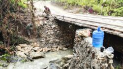 Rehab jembatan capai 50 persen, Satgas TMMD ke-129 Kodim 1807/Sorong Selatan percepat akses dan tingkatkan kesejahteraan warga
