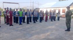 Personel Koramil 0908-02/Muara Badak Matangkan Paskibra Kecamatan Jelang HUT ke-81 RI