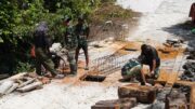 Rehab Jembatan TMMD Ke-129 Capai 55 Persen, Satgas TMMD Percepat Konektivitas dan Akses Masyarakat Kampung Sesor