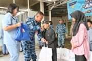 Berbagi Kasih dan Kepedulian di Hari Bakti Ke-79 TNI AU, Lanud Sjamsudin Noor Hadirkan Senyum untuk Anak Yatim dan Purnawirawan