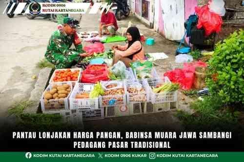 Pantau Lonjakan Harga Pangan, Babinsa Muara Jawa Sambangi Pedagang Pasar Tradisional Pantau Lonjakan Harga Pangan, Babinsa Muara Jawa Sambangi Pedagang Pasar Tradisional