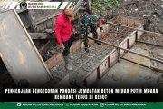 Pengerjaan Pengecoran Pondasi Jembatan Beton Merah Putih Muara Kembang Terus Di Kebut