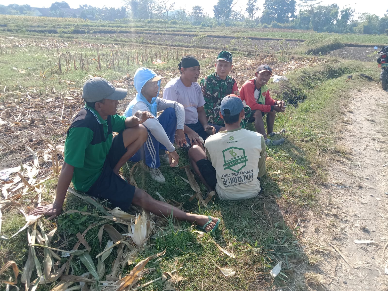 Perkuat Swasembada Pangan, Serda Fiyan Setyadi Gelar Komsos Bersama Poktan Sumber Makmur Perkuat Swasembada Pangan, Serda Fiyan Setyadi Gelar Komsos Bersama Poktan Sumber Makmur