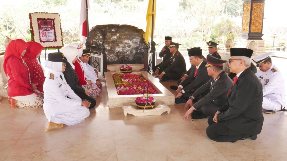 Dandim 0808/Blitar Ikuti Upacara HUT RI Ke-81 Dan Ziarah Nasional Di Makam Bung Karno