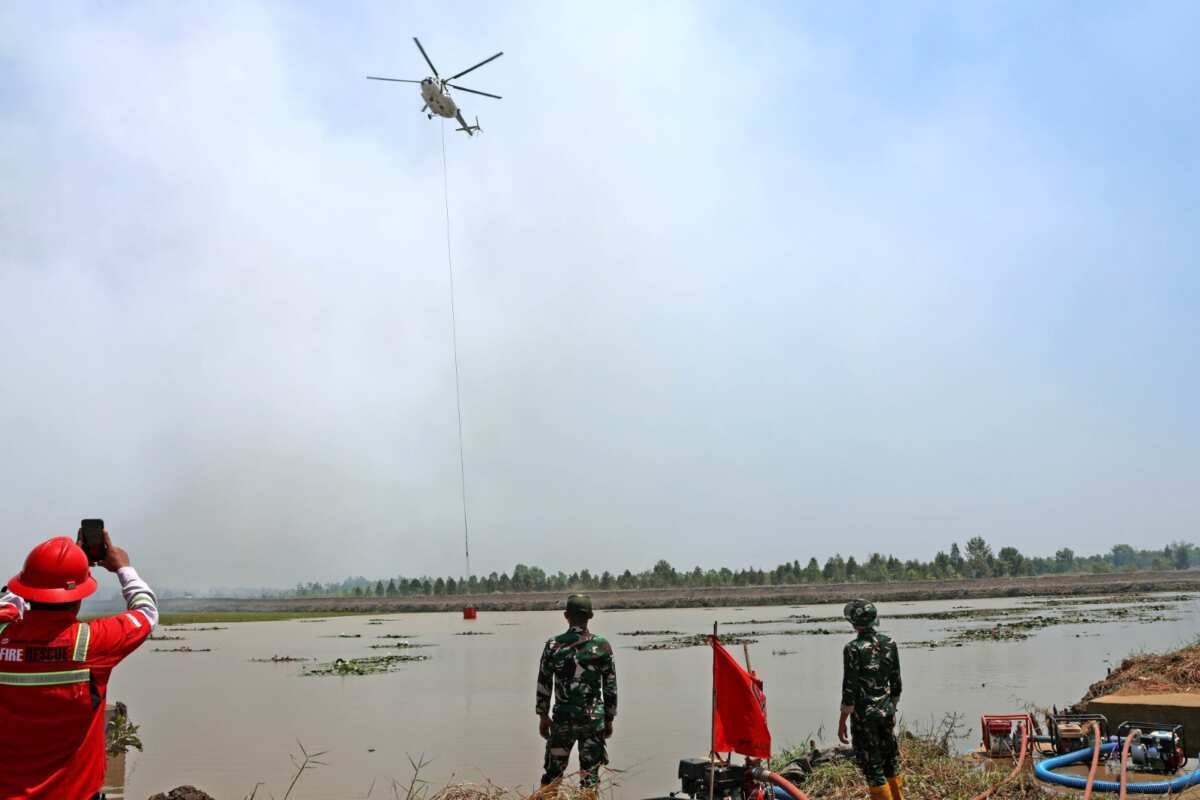 Api Belum Usai Perjuangan Berlanjut, Satgas Irigasi Lanud Sjamsudin Noor Terus Perkuat Upaya Padamkan Karhutla Kalsel Optimalkan Air Hingga Dinginkan Lahan Gambut