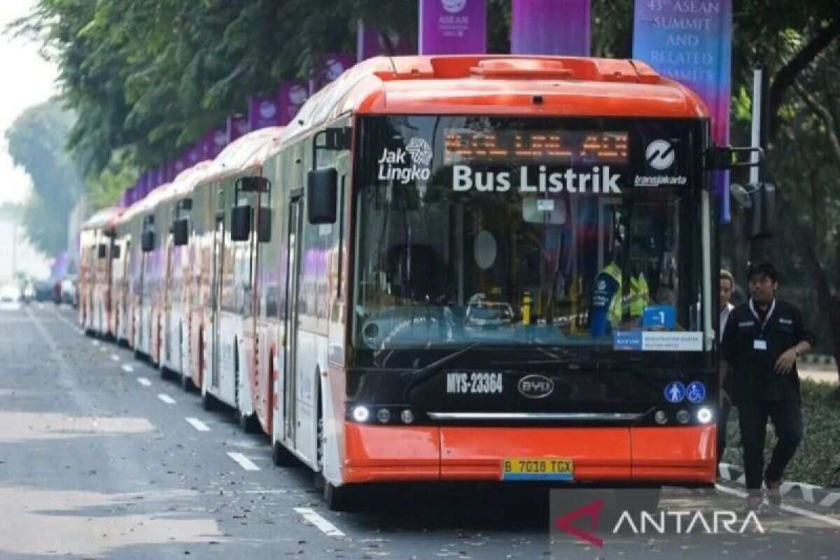 Mendorong Elektrifikasi Transportasi Publik di Jakarta Mendorong Elektrifikasi Transportasi Publik di Jakarta