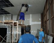 Semangat Gotong Royong Tak Padam, Satgas TMMD Pacu Rehab Musholla Hingga Malam Hari