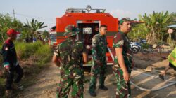 Gerak Cepat Personel Kodim 1008/Tabalong Padamkan Kebakaran Lahan di Desa Wayau