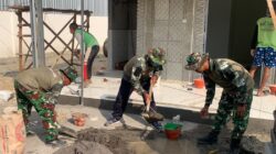 Memasuki Fase Finishing: Pembangunan Musholla Rest Area di TMMD 129 Bojonegoro Tahap Pasang Keramik dan Pengecatan Teras