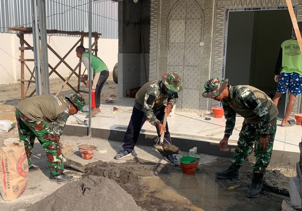 Memasuki Fase Finishing: Pembangunan Musholla Rest Area di TMMD 129 Bojonegoro Tahap Pasang Keramik dan Pengecatan Teras Memasuki Fase Finishing: Pembangunan Musholla Rest Area di TMMD 129 Bojonegoro Tahap Pasang Keramik dan Pengecatan Teras