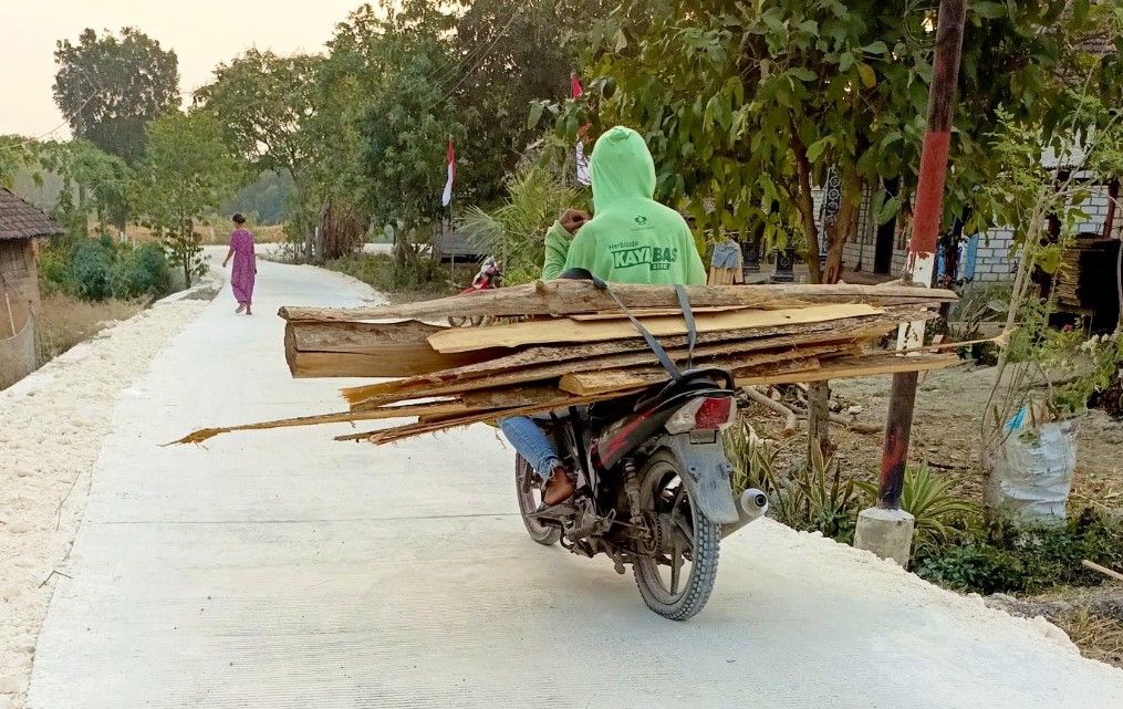 TMMD 129 Bojonegoro Tuntaskan Jalan Cor 1,04 KM di Kesongo, Urat Nadi Ekonomi Desa Kini Melesat TMMD 129 Bojonegoro Tuntaskan Jalan Cor 1,04 KM di Kesongo, Urat Nadi Ekonomi Desa Kini Melesat