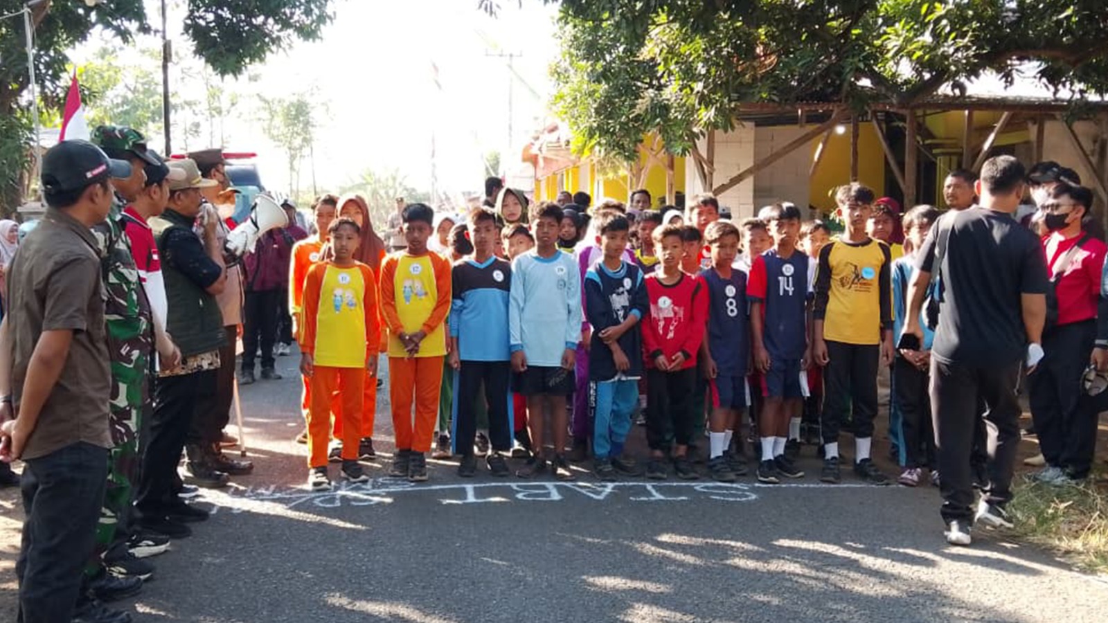 Koramil Wonomerto Kawal Dan Amankan Gelaran Lomba Lari Antar Lembaga Pendidikan Dalam Rangka HUT RI Ke 81