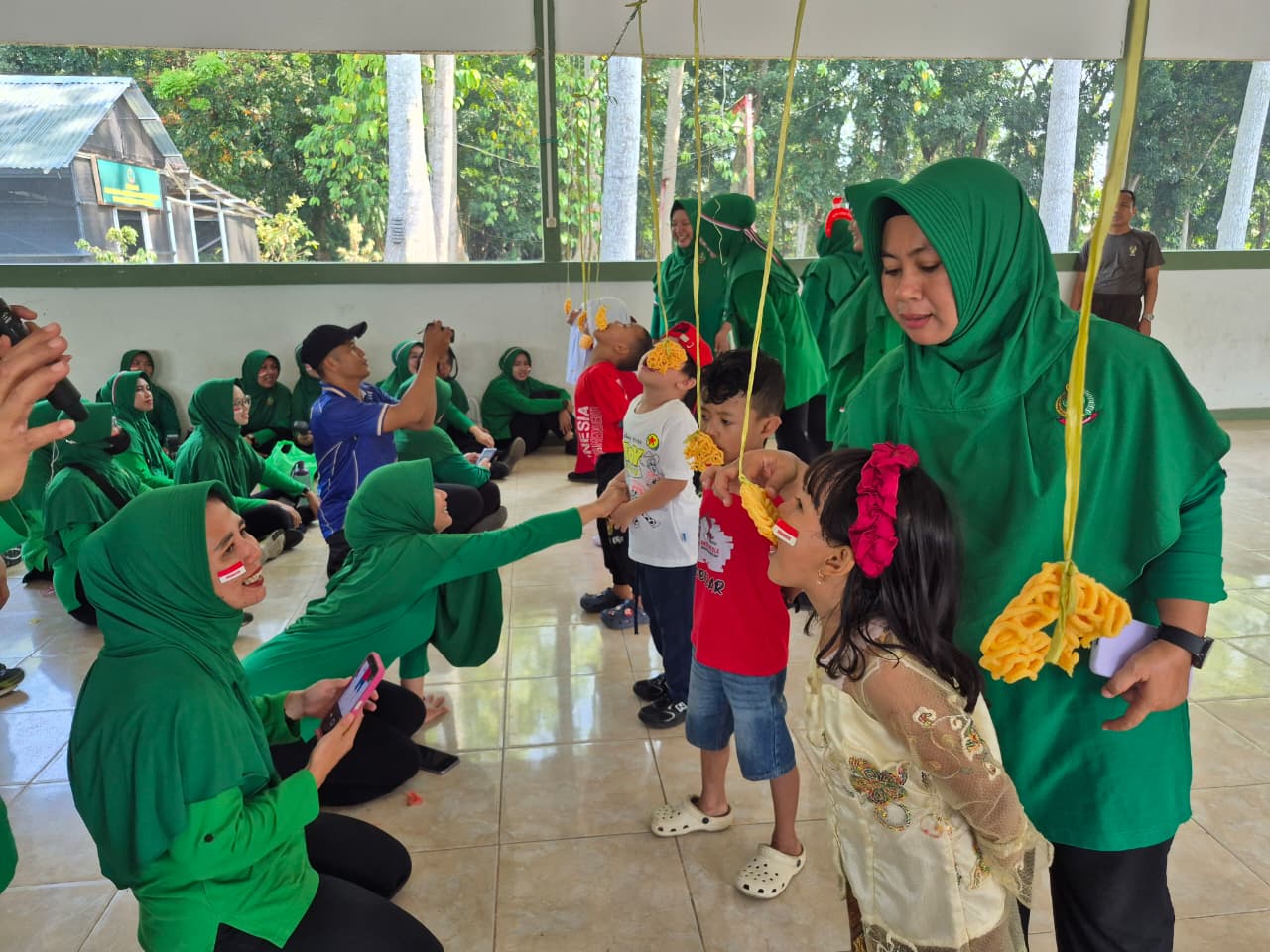 Persit Kodim 1002/HST Semarakkan Kemerdekaan dengan Senam Aerobik, Cek Kesehatan dan Lomba