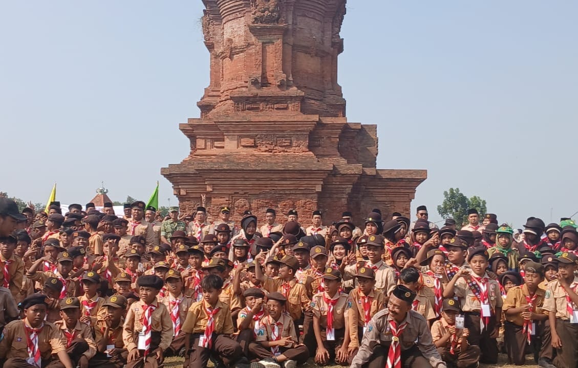 Koramil Paiton Hadiri Upacara HUT Pramuka Ke 65 Dilokasi Wisata Candi Jabung