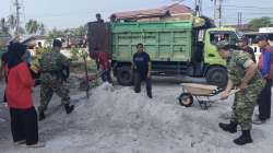 Koramil 1008-05 Bersama Kecamatan Kelua Persiapkan Upacara HUT Kemerdekaan RI ke-81