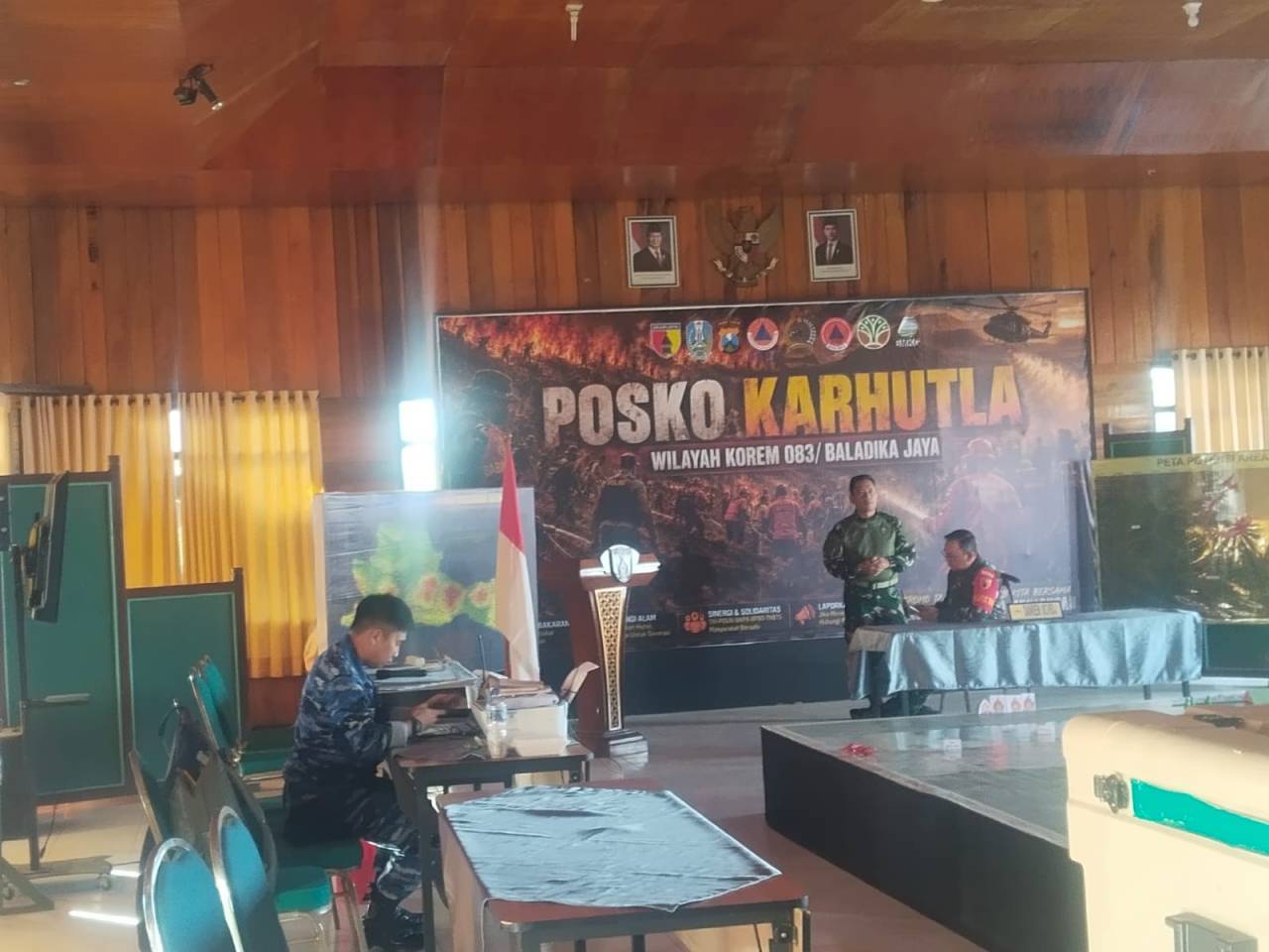 Danrem 083/Bdj Kolonel Inf Wahyu Ramadhanus Suryawan Pimpin Rapat Evaluasi Penanganan Karhutla Kawasan Taman Nasional Bromo Tengger Semeru Danrem 083/Bdj Kolonel Inf Wahyu Ramadhanus Suryawan Pimpin Rapat Evaluasi Penanganan Karhutla Kawasan Taman Nasional Bromo Tengger Semeru