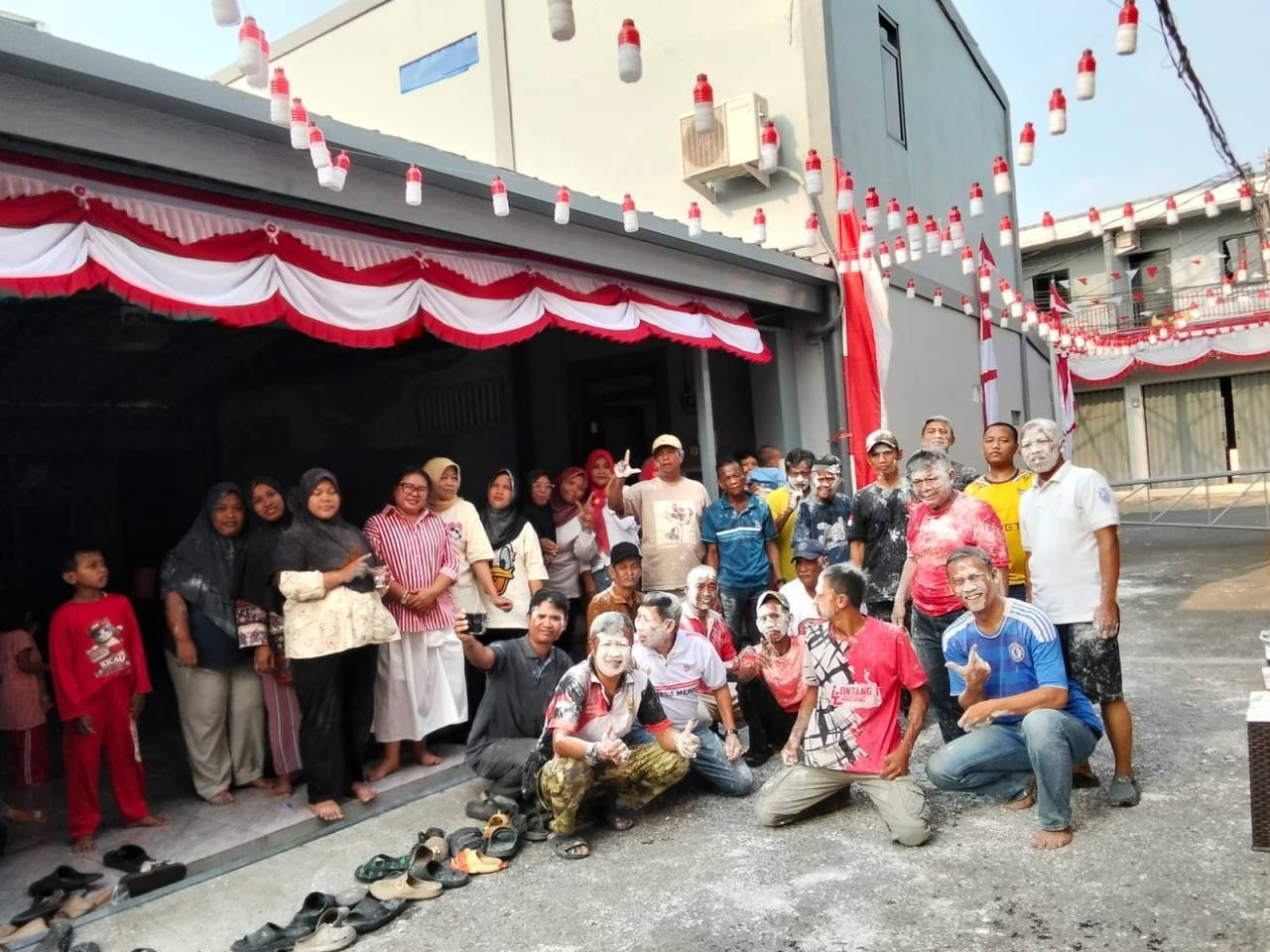 Penuh Kebersamaan, Pelda Abdul Latif Ajak Warga Kelapa Dua Wetan Rayakan HUT Ke-81 RI
