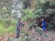 Jaga Lingkungan Tetap Bersih, Babinsa dan Warga Banua Binjai Bergotong Royong