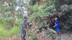 Jaga Lingkungan Tetap Bersih, Babinsa dan Warga Banua Binjai Bergotong Royong