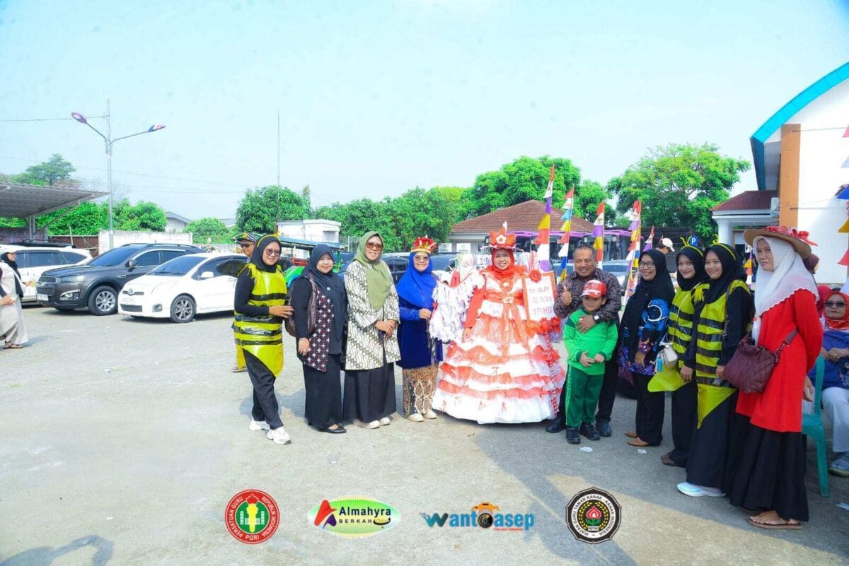 Gebyar HUT RI ke-81 di Curug, 550 Peserta Meriahkan Lomba Kerupuk Massal Gebyar HUT RI ke-81 di Curug, 550 Peserta Meriahkan Lomba Kerupuk Massal