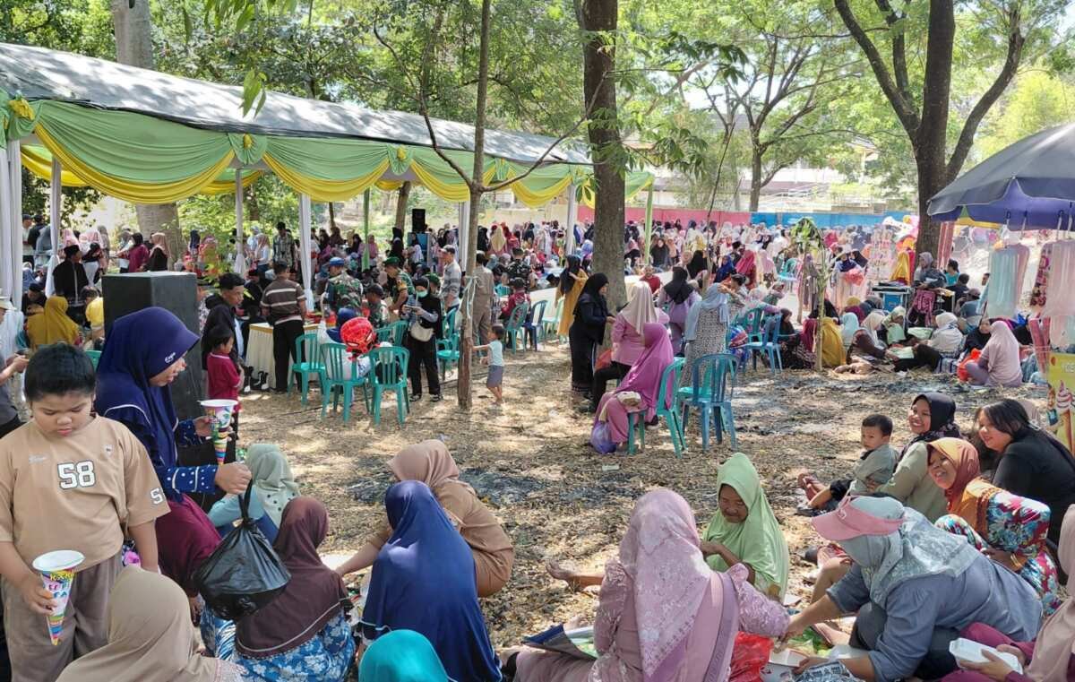 Berbalut Seni Langen Tayub, Danramil Dander Bojonegoro Hadiri Sedekah Bumi di Taman Tirtawana Berbalut Seni Langen Tayub, Danramil Dander Bojonegoro Hadiri Sedekah Bumi di Taman Tirtawana