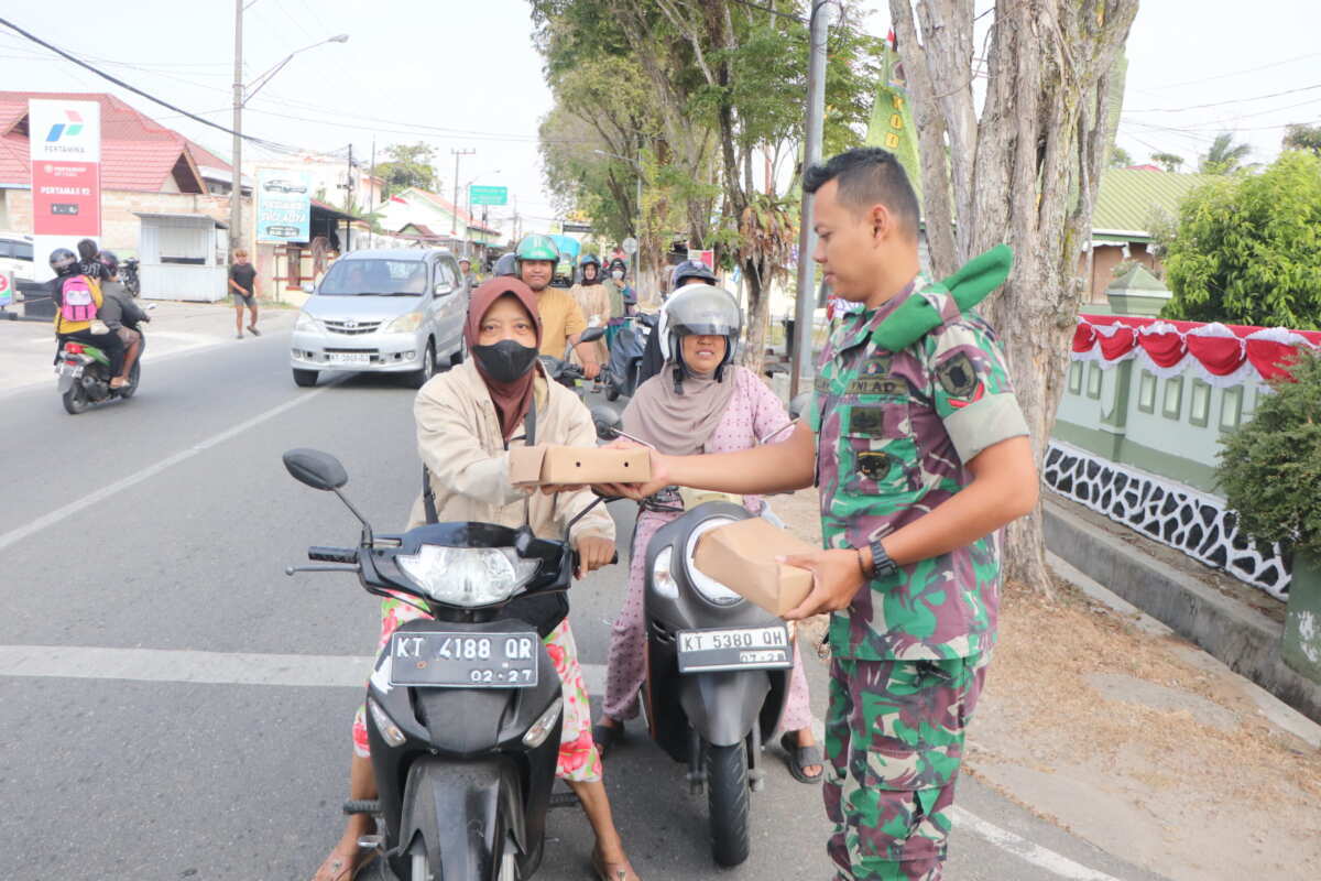 Jum'at Berkah Kodim 0908/Bontang, Tebar Kebaikan Hadirkan Senyum Masyarakat