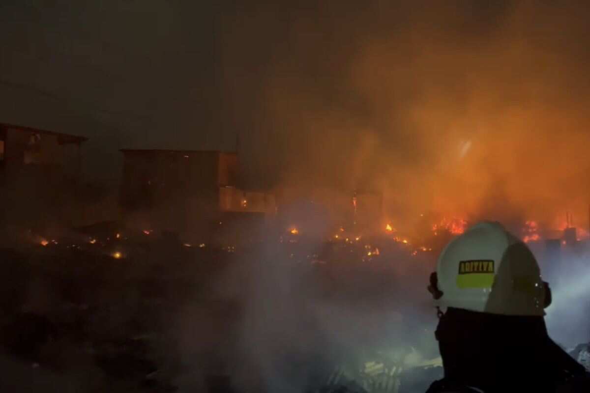 Kebakaran Melanda Muara Angke, 60 Rumah Terbakar Kebakaran Melanda Muara Angke, 60 Rumah Terbakar