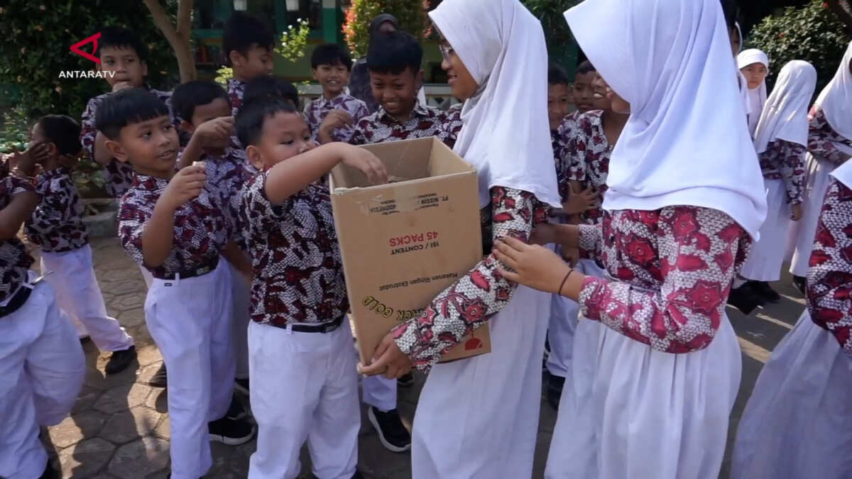 Kepedulian Siswa SD Kauman 07 Batang untuk Korban Gempa NTT