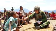 Tembus Medan Ekstrem, Koops TNI Habema Berhasil Salurkan 2 Ton Bantuan Kemanusiaan ke Tiga Distrik di Kabupaten Puncak