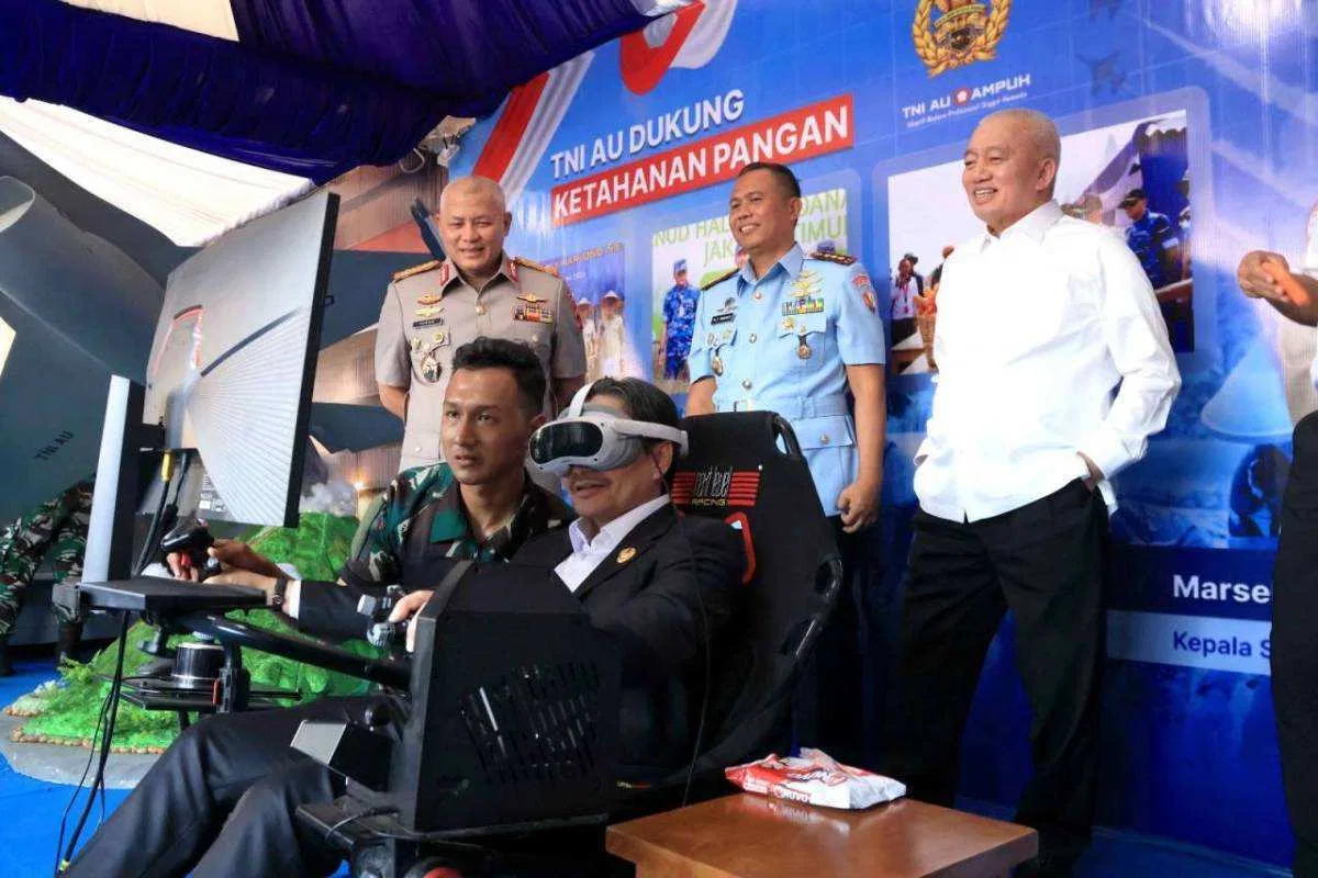 Terbang Dengan F-16, Gubernur Kalsel dan Forkopimda Rasakan Sensasi Dunia Tempur di Angkasa, Ramaikan Stand Lanud Sjamsudin Noor Kalsel Expo 2026