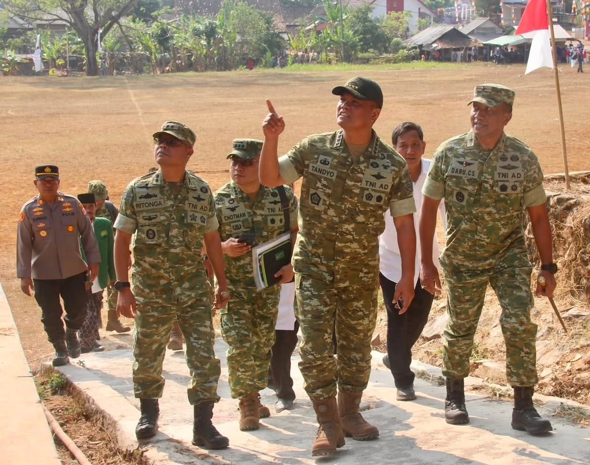 Wapang TNI Tinjau Karya Bakti, Pembangunan KDKMP dan Yonif TP 842/Badak Sakti di Pandeglang Wapang TNI Tinjau Karya Bakti, Pembangunan KDKMP dan Yonif TP 842/Badak Sakti di Pandeglang