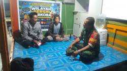Jaga Keamanan Lingkungan, Babinsa Koramil 0908-01/Loktuan Sambangi Pos Kamling Di Wilayah Binaan