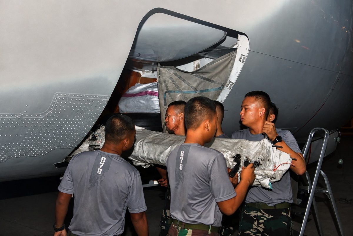 Penanganan Gempa NTT Hari Ketujuh, 5.832 Personel TNI Dikerahkan dan 638 Ton Bantuan Disalurkan Penanganan Gempa NTT Hari Ketujuh, 5.832 Personel TNI Dikerahkan dan 638 Ton Bantuan Disalurkan