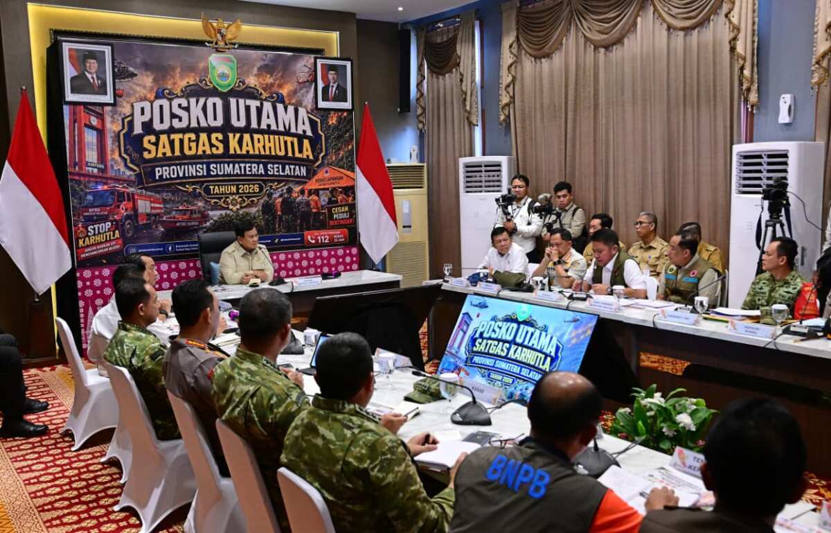 Panglima TNI Dampingi Presiden Prabowo Tinjau Penanganan Karhutla di Riau dan Sumatera Selatan Panglima TNI Dampingi Presiden Prabowo Tinjau Penanganan Karhutla di Riau dan Sumatera Selatan
