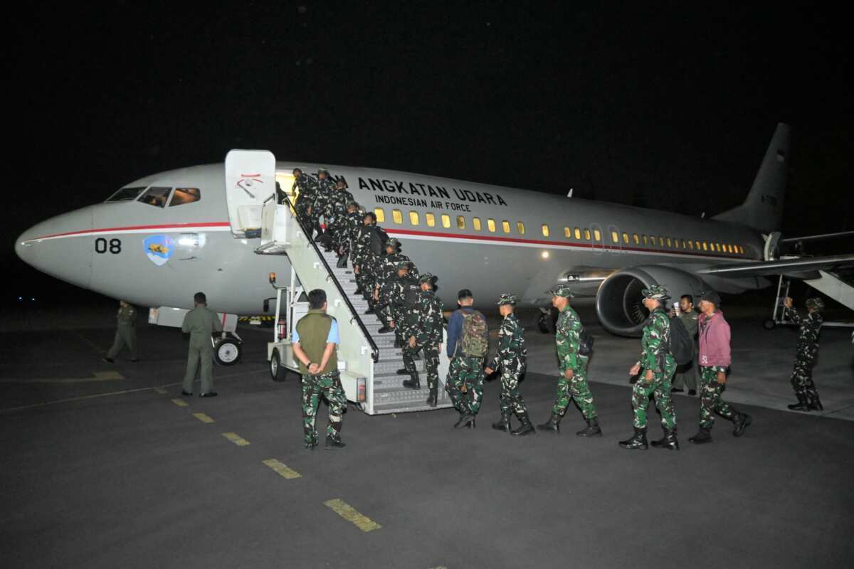 TNI Kembali Kirim Pasukan Tambahan Bantu Karhutla di Kalimantan Barat TNI Kembali Kirim Pasukan Tambahan Bantu Karhutla di Kalimantan Barat