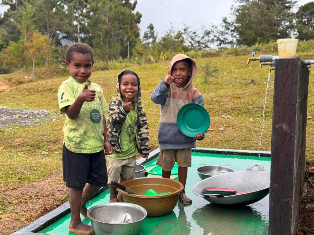 PLTMH Hadir di Kampung Tabukeker, Buka Akses Listrik dan Air Bersih bagi Masyarakat PLTMH Hadir di Kampung Tabukeker, Buka Akses Listrik dan Air Bersih bagi Masyarakat