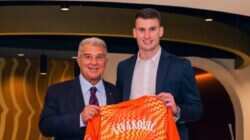 Dominik Livaković Resmi Bergabung dengan Barcelona Dominik Livaković Resmi Bergabung dengan Barcelona