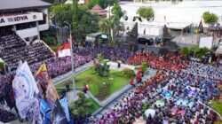 Pengukuhan 3.160 Mahasiswa Baru UNTAG Surabaya dan Pengenalan Robot Owly Pengukuhan 3.160 Mahasiswa Baru UNTAG Surabaya dan Pengenalan Robot Owly