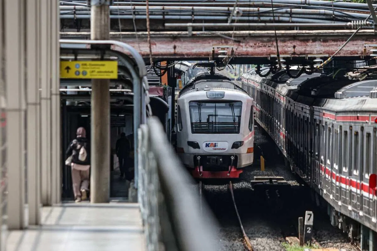 Perpindahan Naik-Turun KRL dari Stasiun Karet ke BNI City