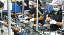 Dampak Kontraksi Industri Alas Kaki di Indonesia Dampak Kontraksi Industri Alas Kaki di Indonesia
