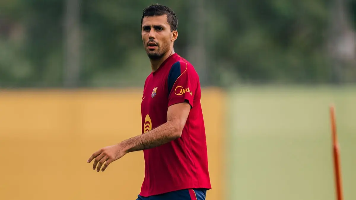 Peluang Rodri Tampil Bersama Pedri di Barcelona