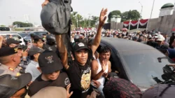 Aksi Unjuk Rasa Aliansi Masyarakat Pati Bersatu di DPR