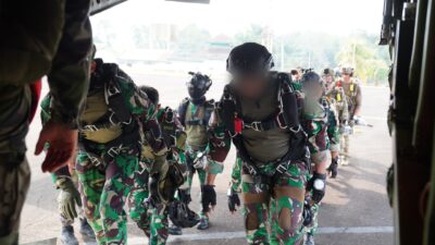 Prajurit SOF TNI dan US Army Sukses Laksanakan Infiltrasi Udara Dalam Latihan Super Garuda Shield 2026 Prajurit SOF TNI dan US Army Sukses Laksanakan Infiltrasi Udara Dalam Latihan Super Garuda Shield 2026