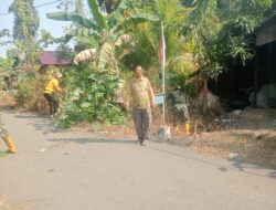 Koramil Haruyan Turun Langsung Bersama Masyarakat Bersihkan Parit Desa Panggung