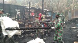 TNI dan Warga Bergotong Royong Bersihkan Puing Kebakaran di Murung Taal