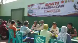 Sambut HUT ke-81 TNI, Kodim Bojonegoro Gelar Baksos Kesehatan dan Bagi Sembako untuk Warga