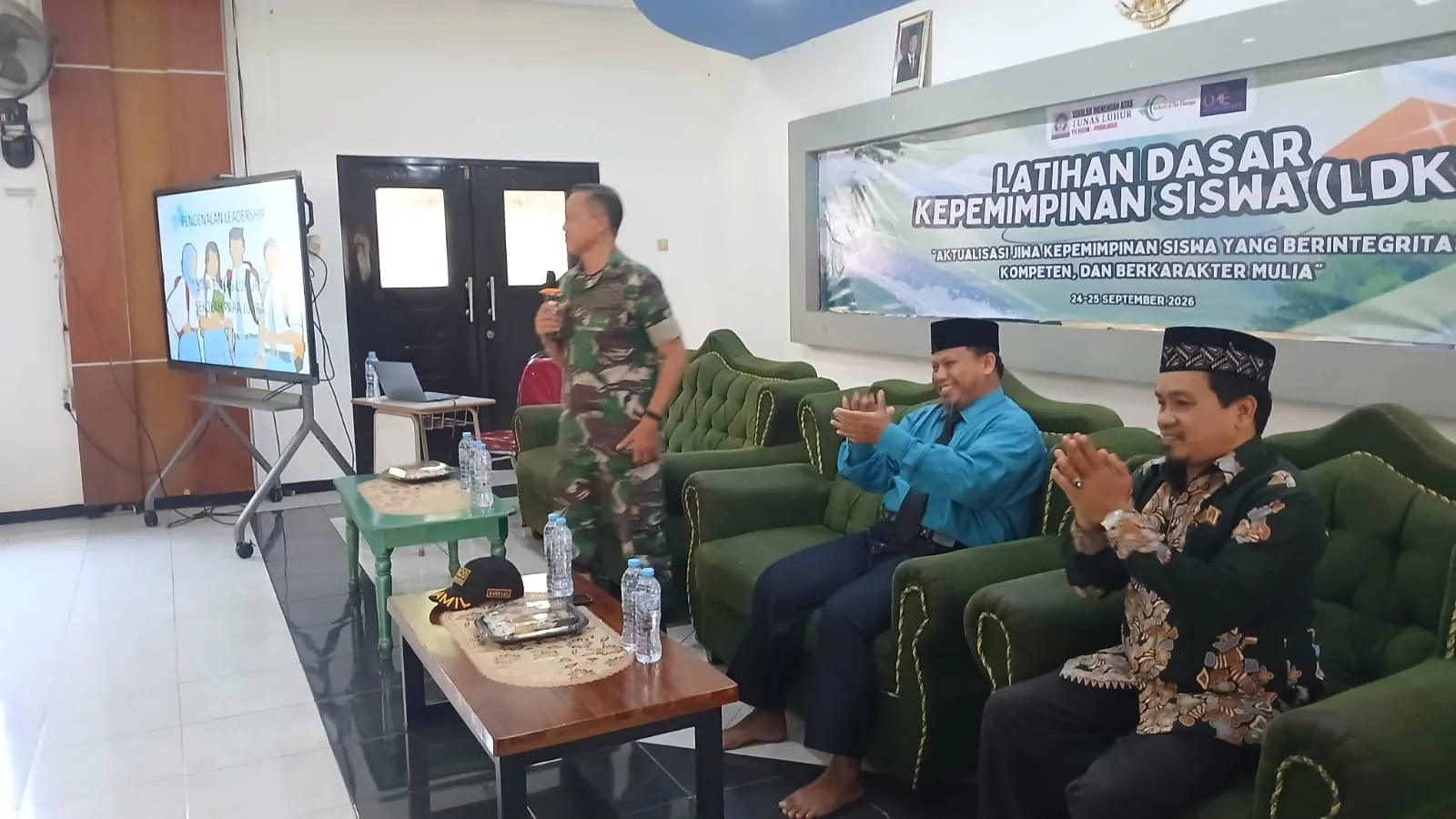 Berikan Materi Leadership Organization Dalam LDKS, Danramil Paiton Berharap Siswa Menjadi Agen Pelopor Perubahan