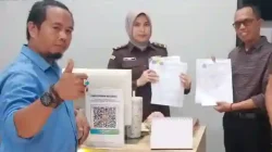 Kejari Kraksaan Ditantang Buka Administrasi Penanganan Berkas Suarni Sapikerep