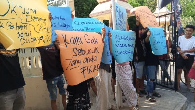 Puluhan Seniman Bantengan Probolinggo Geruduk Polsek Kademangan,Persoalkan Pemberitaan Media