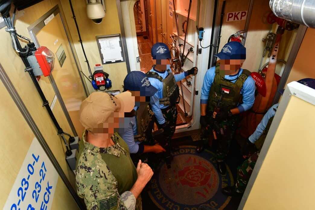 Kopaska dan US Navy Sinkronisasikan Taktik VBSS dan CQB Pada Super Garuda Shield 2026 Kopaska dan US Navy Sinkronisasikan Taktik VBSS dan CQB Pada Super Garuda Shield 2026